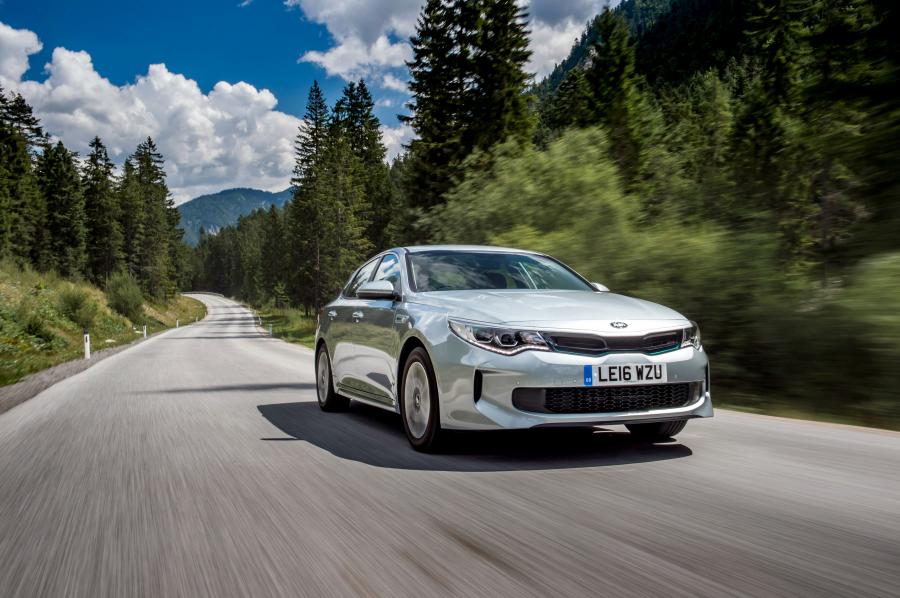  Kia Optima Plug-In Hybrid 2016 года  (UK) (фото 30 из 35)